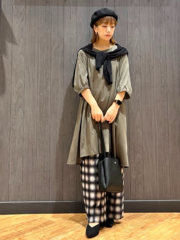 meiさんの「SHOO･LA･RUE｜【S-LL/洗濯後しわになりにくい/UV/6分袖】コットン風 Aラインチュニックワンピース」を使ったコーディネート