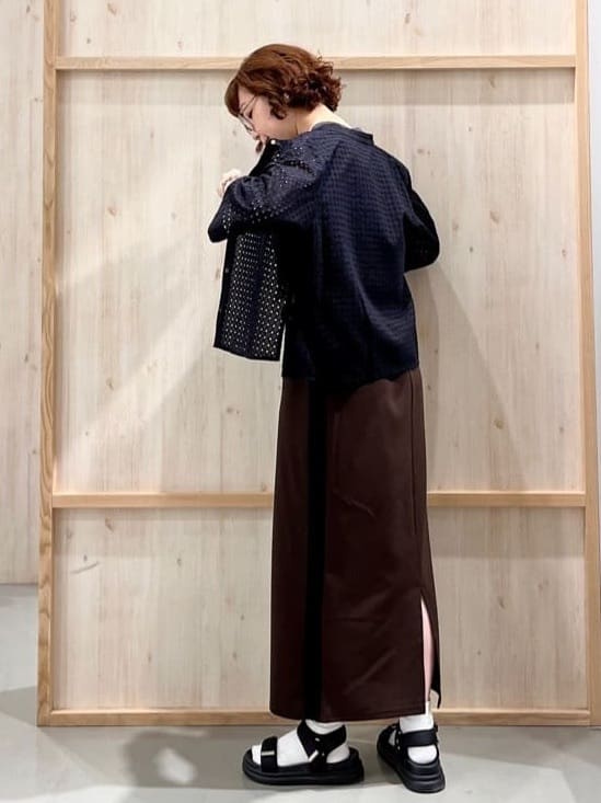 nakoさんの「THE SHOP TK｜サイドラメラインタイトスカート【洗濯機OK】」を使ったコーディネート