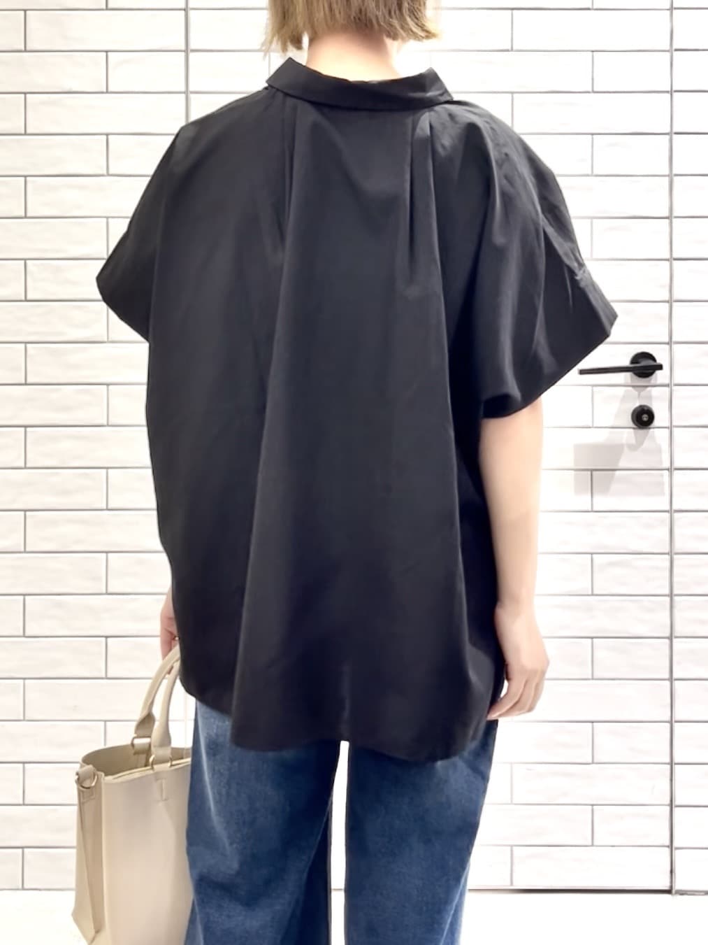 しおりさんの「OPAQUE.CLIP｜《andGIRL掲載》リラクシーシャツ【洗濯機洗い可】」を使ったコーディネート