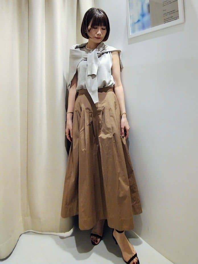suzuさんの「UNTITLED｜【前後2WAY/アンサンブル可/ゆったり】シアーカーディガン」を使ったコーディネート