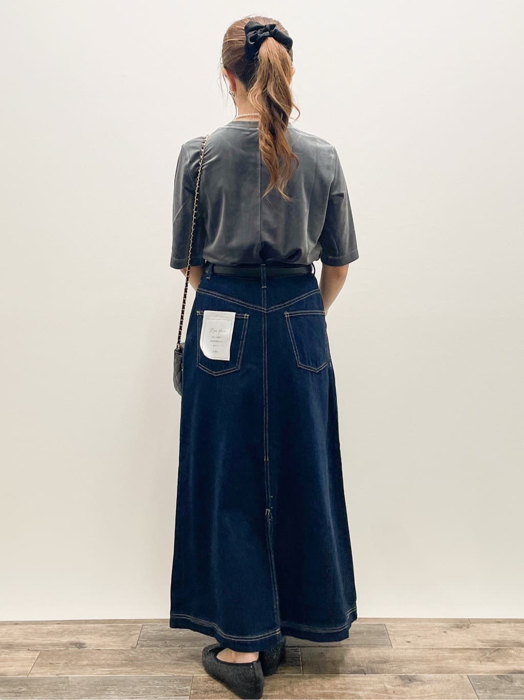 Asukaさんの「OPAQUE.CLIP｜《andGIRL掲載》ベロアボクシーTシャツ【洗濯機洗い可】」を使ったコーディネート