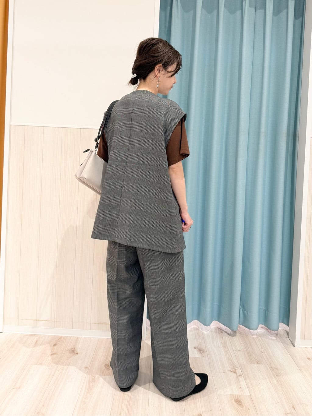 長女さんの「SHOO･LA･RUE｜【S-LL/セットアップ可/洗濯後しわになりにくい】ダブルベスト」を使ったコーディネート