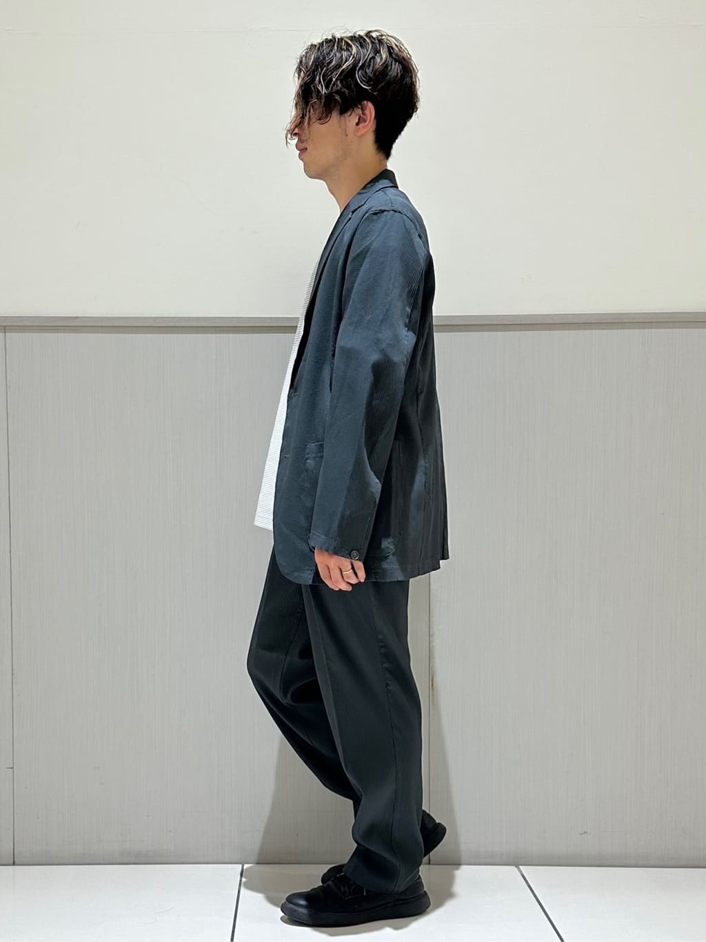 tomoyaさんの「THE SHOP TK｜【Begin/ビギン10月号掲載】楊柳スマートジャケット　軽量/洗濯機OK/セットアップ可」を使ったコーディネート