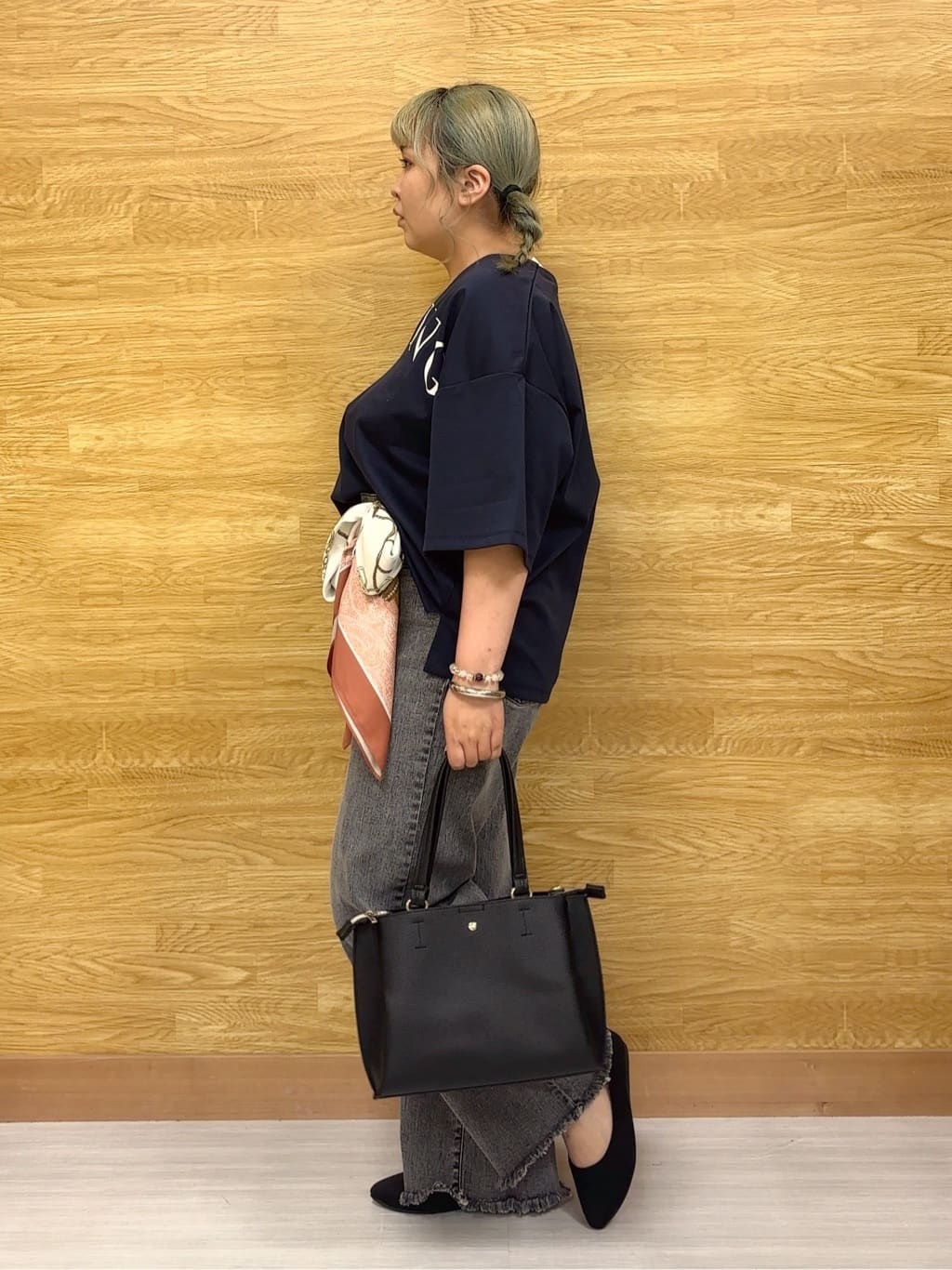 ぁむさんの「SHOO･LA･RUE｜【洗える】Vネックですっきり見え ロゴトップス」を使ったコーディネート