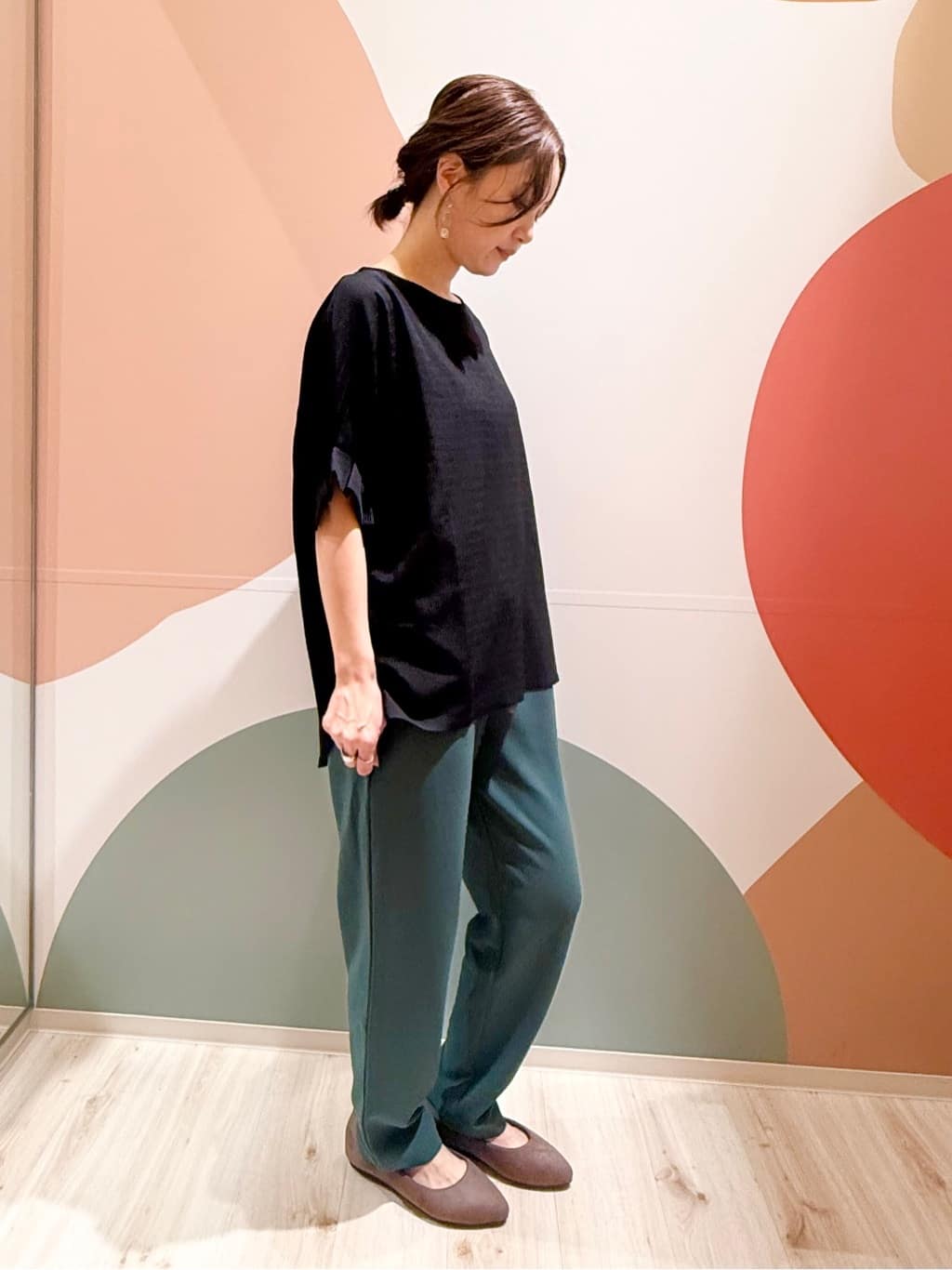 長女さんの「SHOO･LA･RUE｜【洗える】お袖のタックがアクセント インせず着られる さらさらドルマントップス」を使ったコーディネート