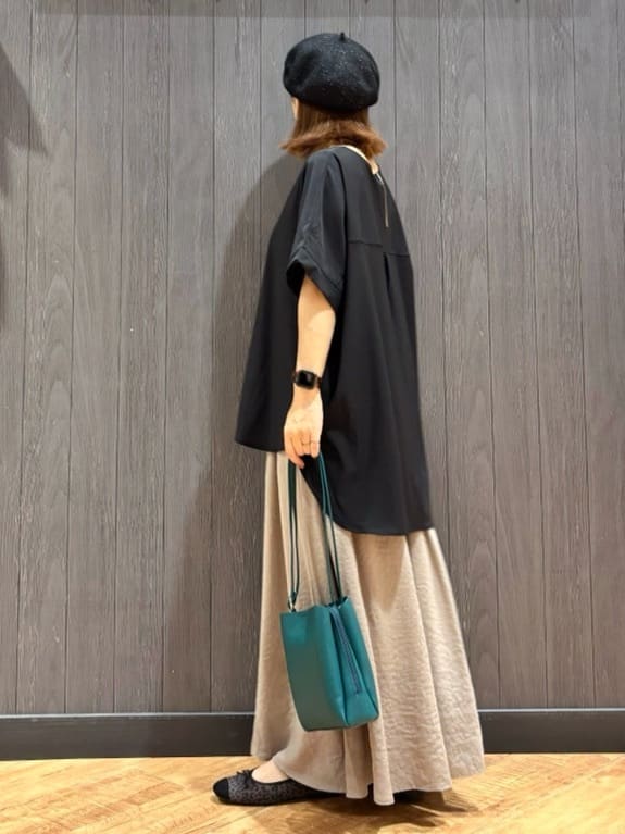 meiさんの「SHOO･LA･RUE｜【S-LL】さらりとしたタッチが上品見え ワンボタンデザイン トップス」を使ったコーディネート
