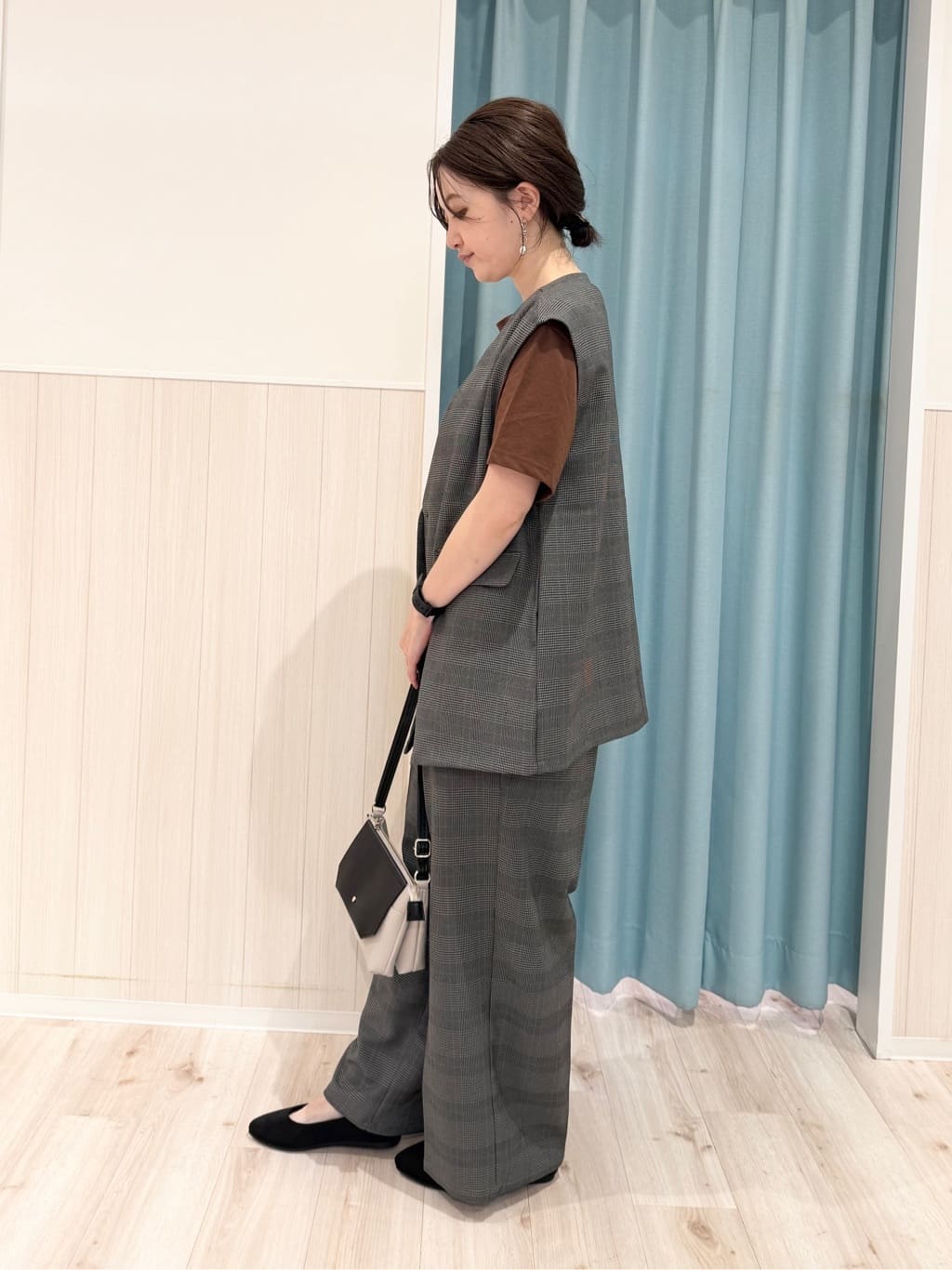 長女さんの「SHOO･LA･RUE｜【S-LL/セットアップ可/洗濯後しわになりにくい】ダブルベスト」を使ったコーディネート