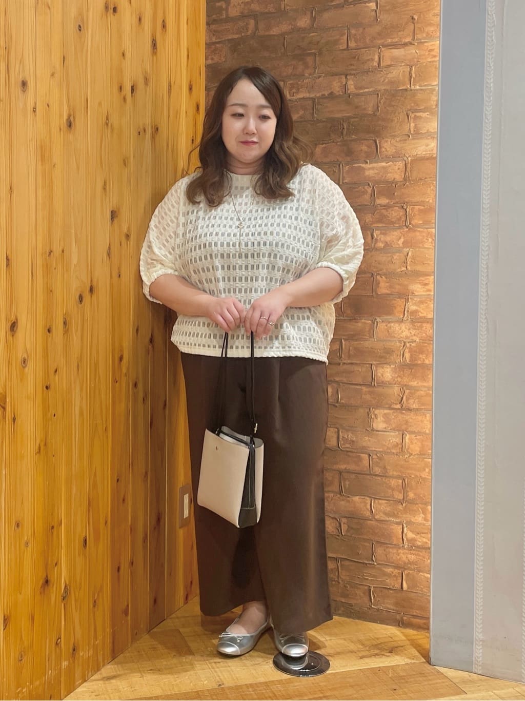 Risaさんの「SHOO･LA･RUE｜【S-LL】涼やかで好印象 シアーチェック ドルマントップス」を使ったコーディネート