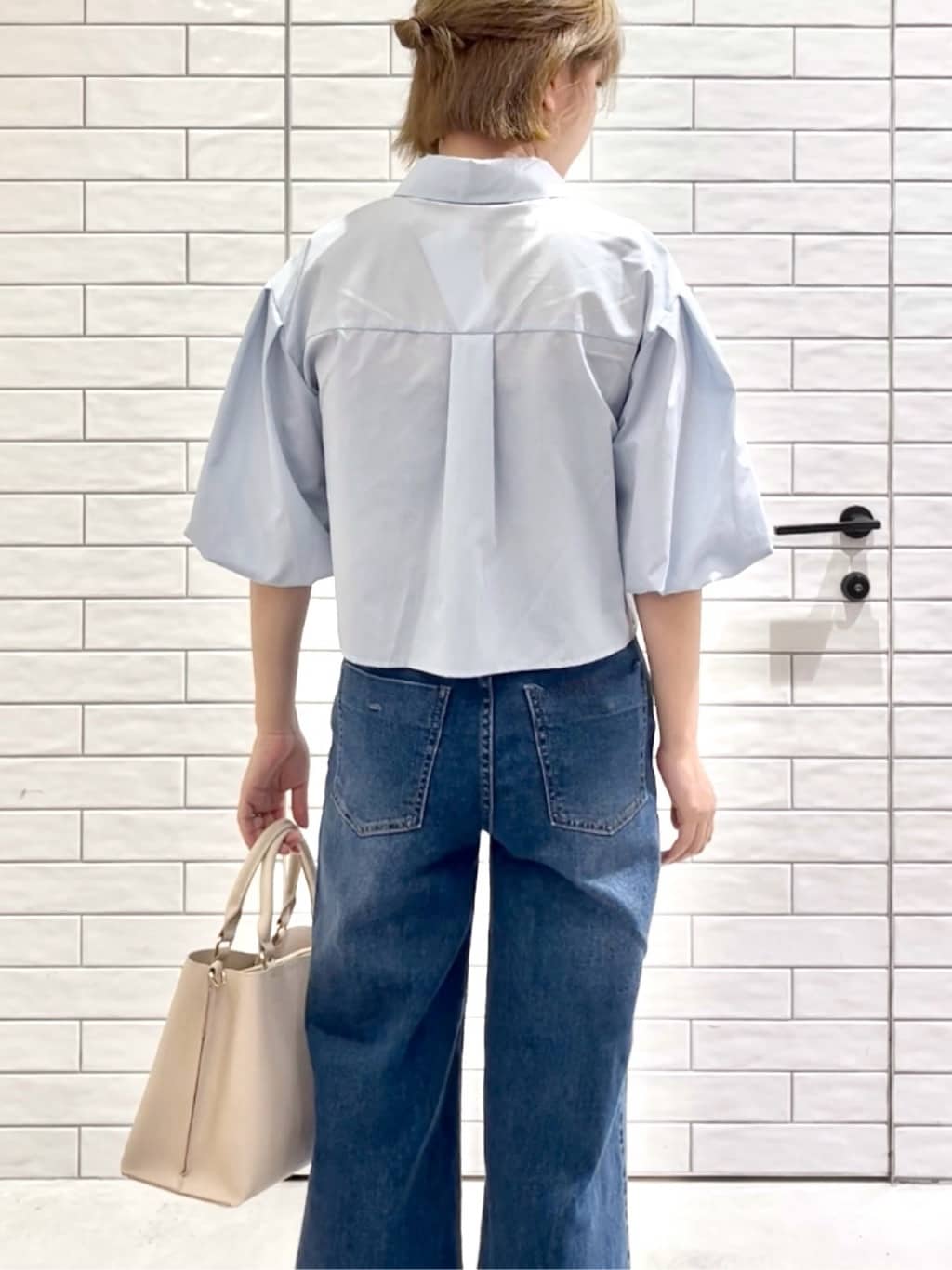 しおりさんの「OPAQUE.CLIP｜バルーンスリーブシャツ【洗濯機洗い可】」を使ったコーディネート
