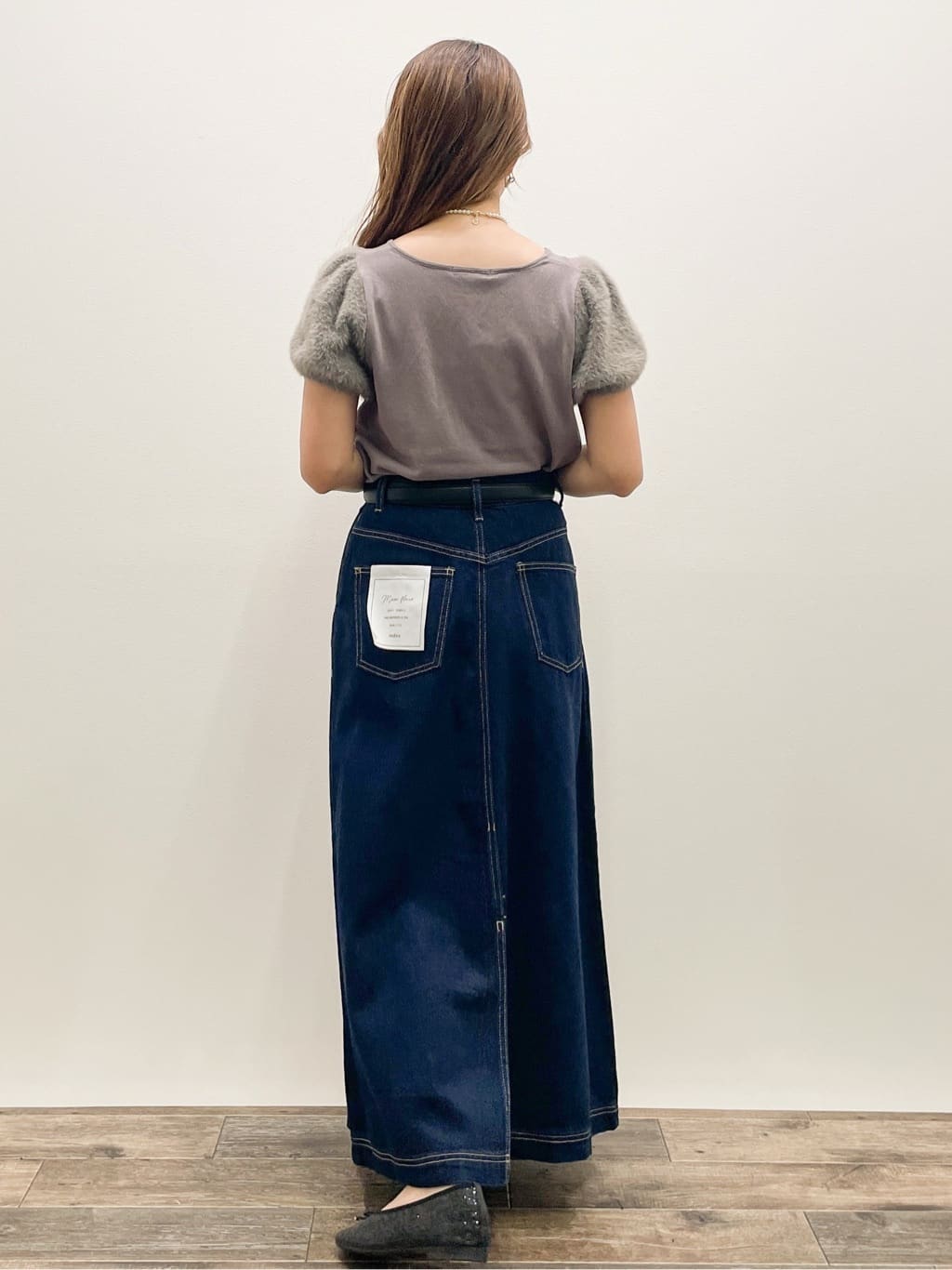 Asukaさんの「OPAQUE.CLIP｜《6色展開》フェザーパフスリーブVネックニット【洗濯機洗い可】」を使ったコーディネート