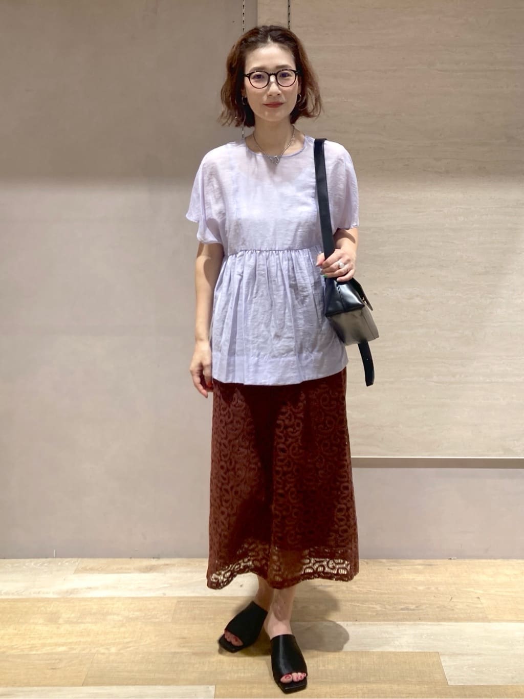 たけねぇさんの「OPAQUE.CLIP｜麻混シアーペプラムブラウス【洗濯機洗い可】」を使ったコーディネート