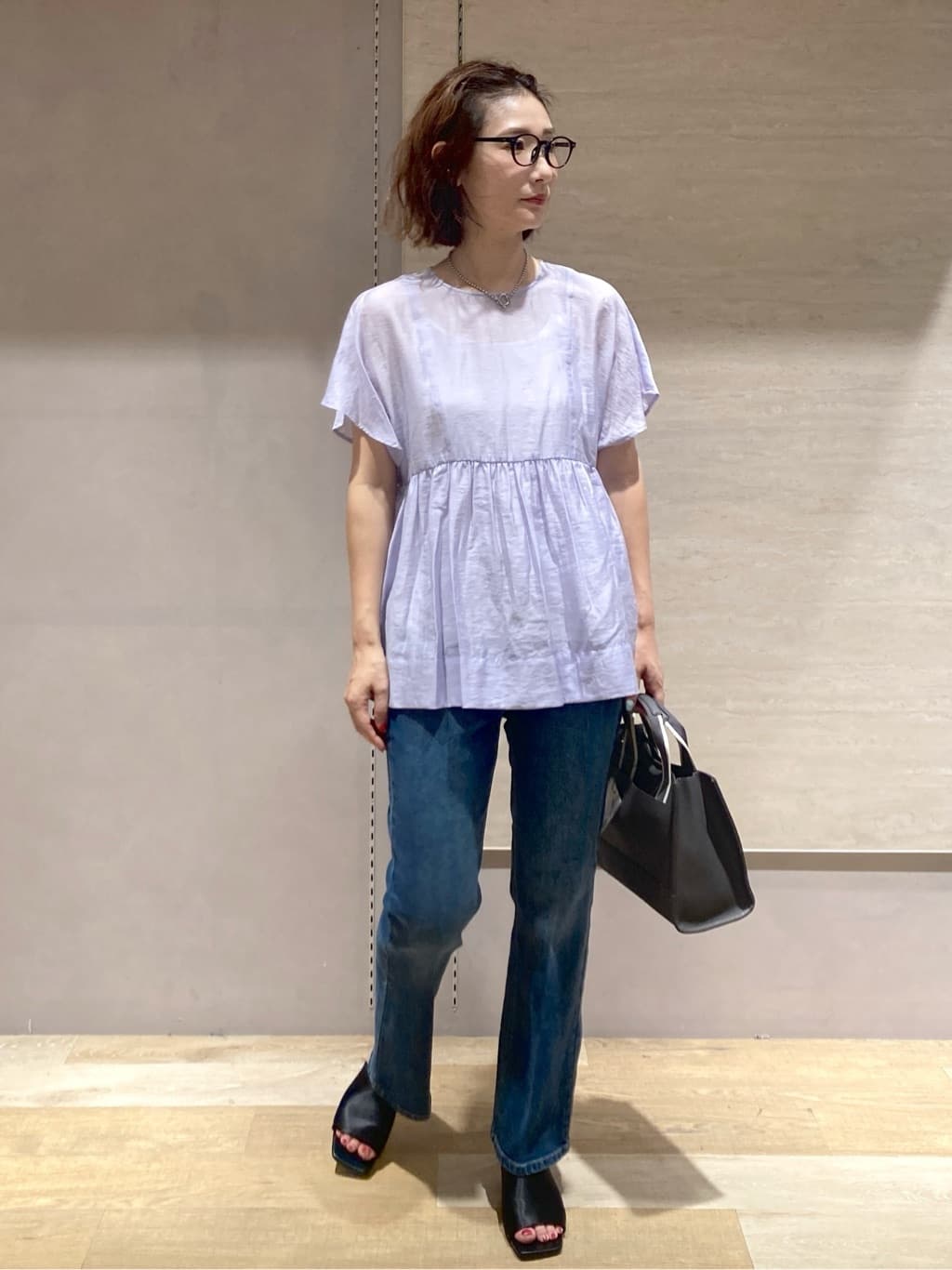 たけねぇさんの「OPAQUE.CLIP｜麻混シアーペプラムブラウス【洗濯機洗い可】」を使ったコーディネート