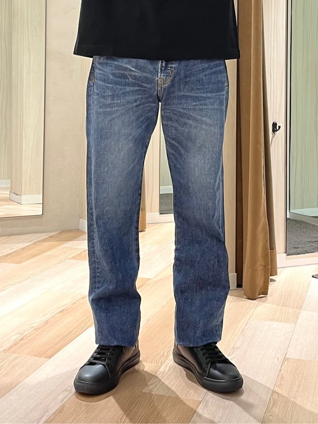 URAさんの「TAKEO KIKUCHI｜【モンスターストレッチ】日本製 ウォッシュド デニムパンツ」を使ったコーディネート
