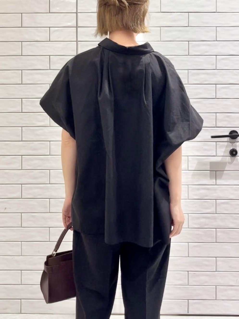 しおりさんの「OPAQUE.CLIP｜《andGIRL掲載》リラクシーシャツ【洗濯機洗い可】」を使ったコーディネート