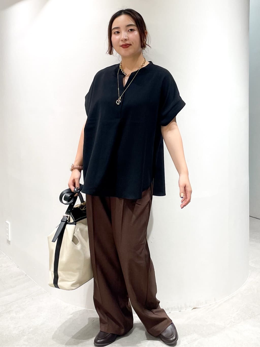 かりんさんの「OPAQUE.CLIP｜《7色展開／SS-LLサイズ》ストレッチスキッパーブラウス／セットアップ対応【洗濯機洗い可／防シワ】」を使ったコーディネート