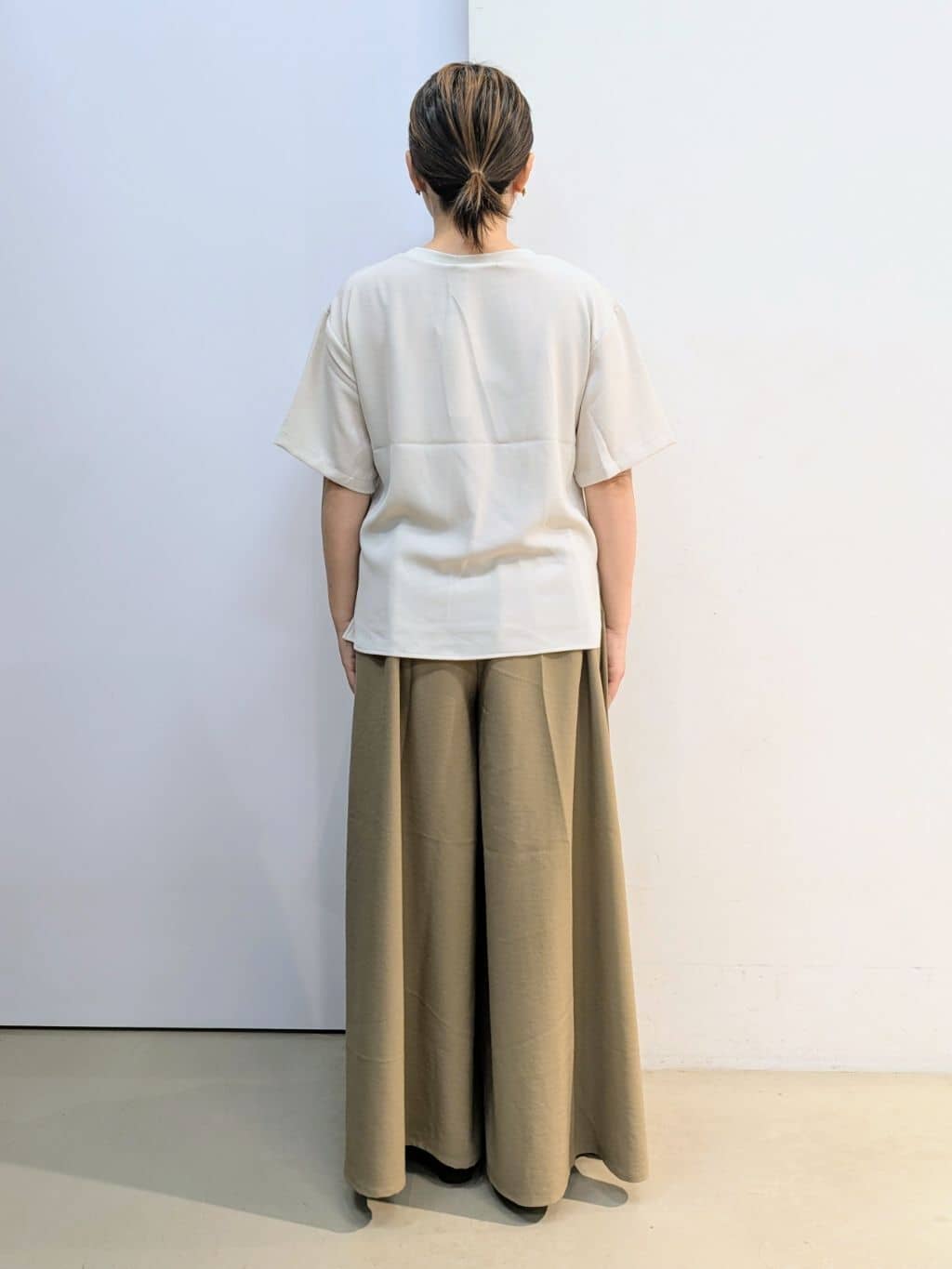 kotoさんの「THE SHOP TK｜アソートロゴTシャツ【接触冷感/防シワ/吸水速乾/UVケア/洗濯機OK】」を使ったコーディネート