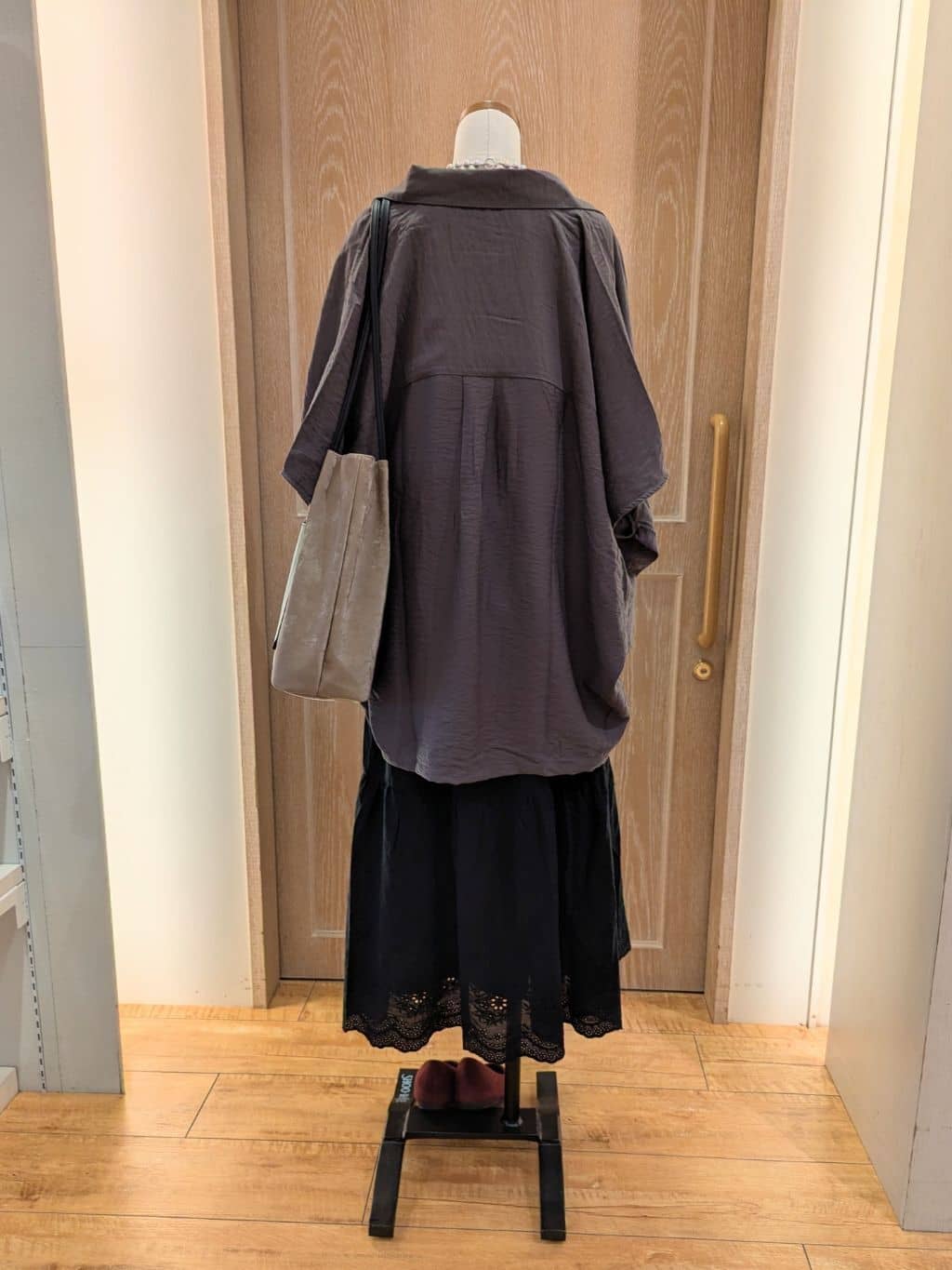 ケイさんの「SHOO･LA･RUE｜【洗える/S-LL/5分袖】1枚でも羽織としても。さらさらドレープシャツ」を使ったコーディネート
