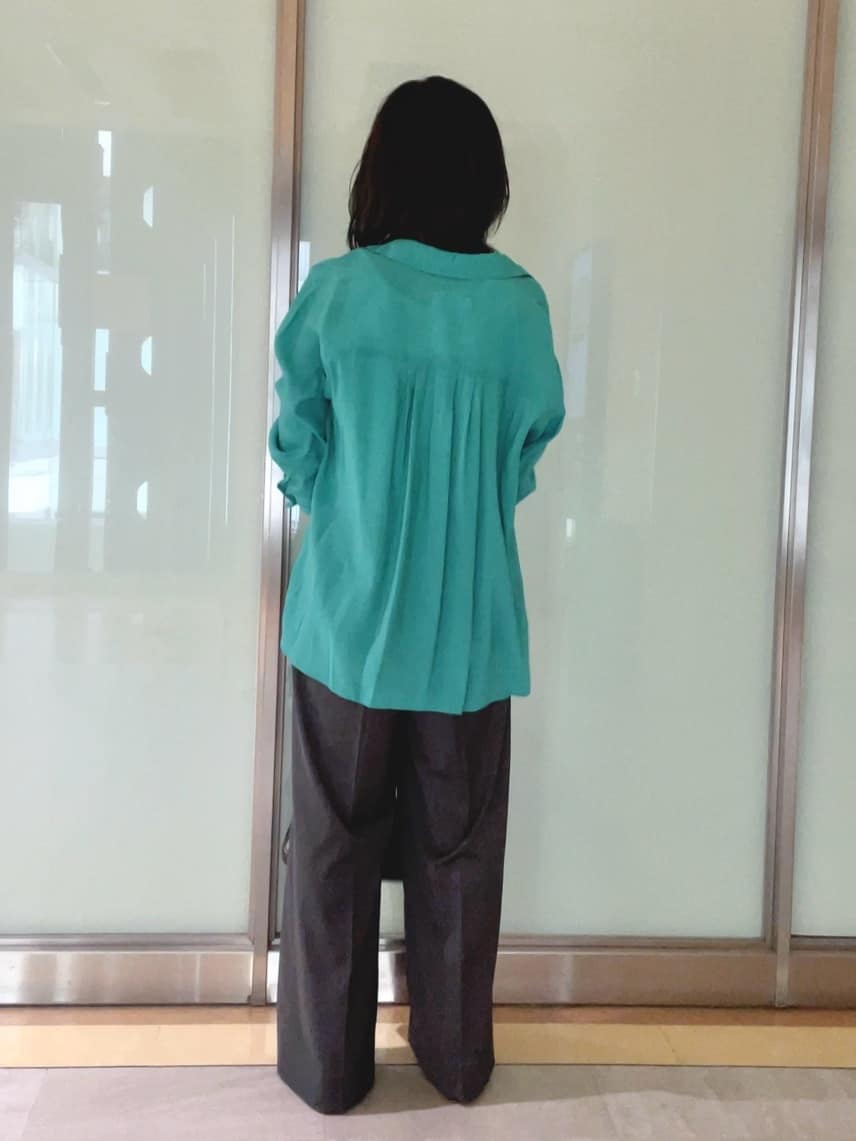 mayutaさんの「INDIVI｜【体型カバー／清涼感】シアーオーバーシャツ」を使ったコーディネート