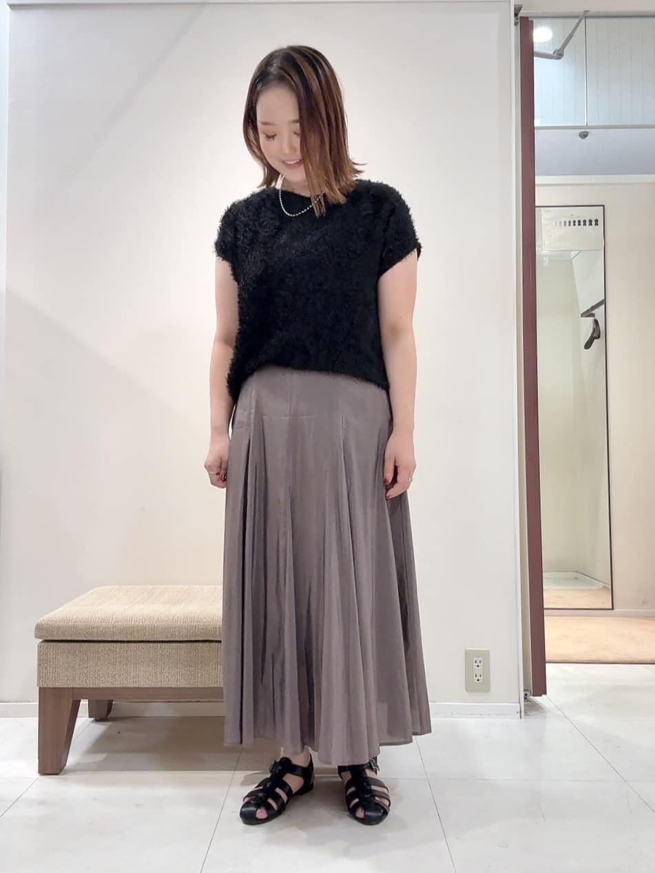 YUIさんの「UNTITLED｜【セットアップ可/洗える】フェザーフレンチスリーブブラウス」を使ったコーディネート