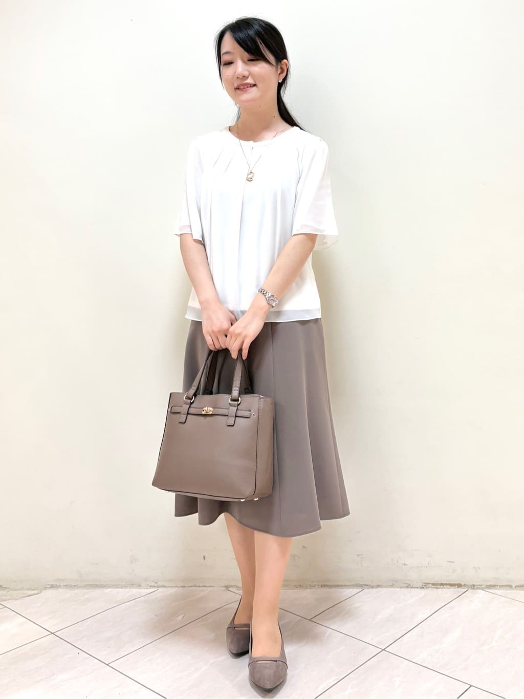 mikiさんの「Reflect｜【一枚着で着映え◎／ジャケットのインナーにも】フロント開きブラウス」を使ったコーディネート