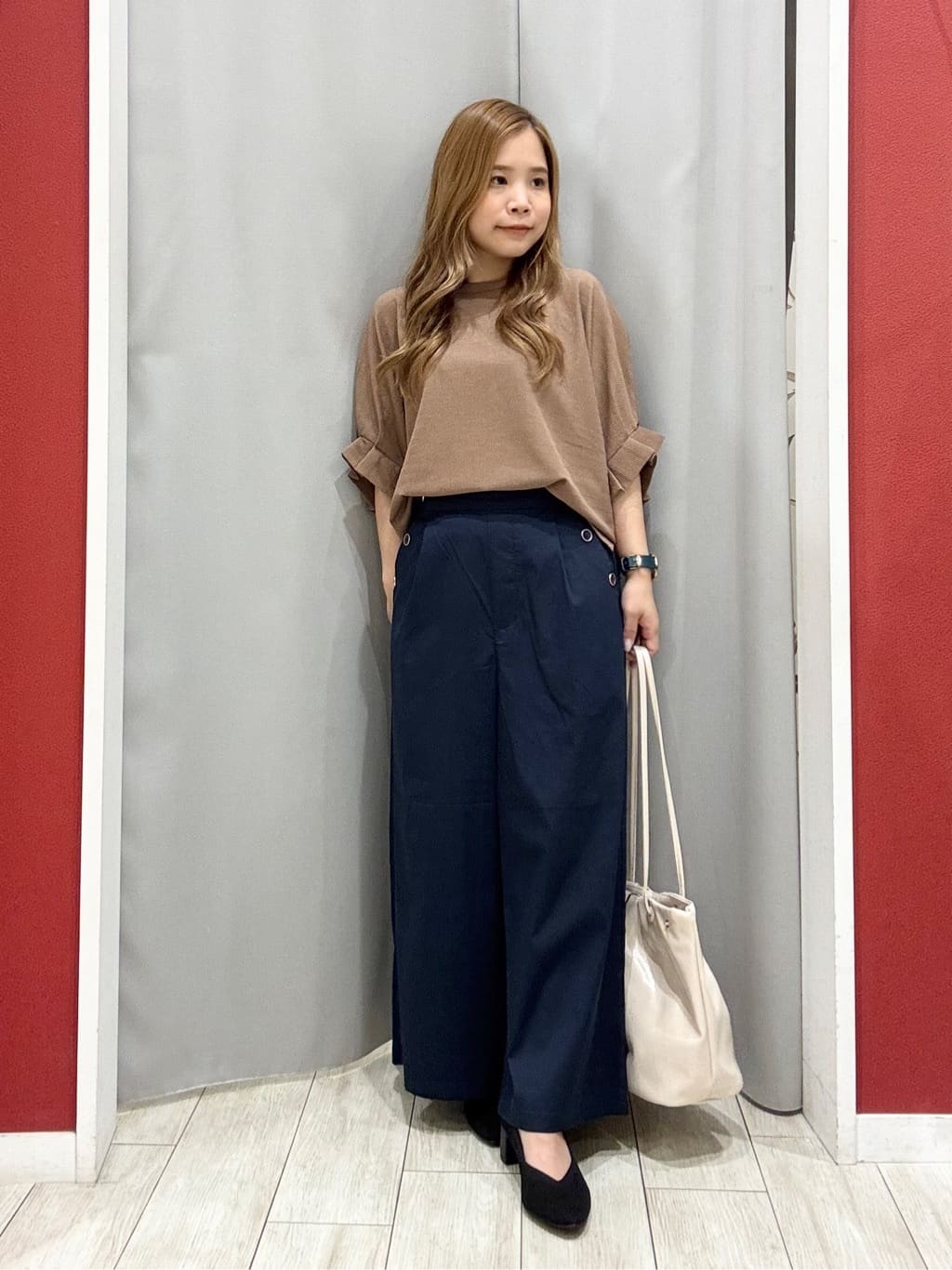 shioさんの「SHOO･LA･RUE｜【洗える】お袖のタックがアクセント インせず着られる さらさらドルマントップス」を使ったコーディネート