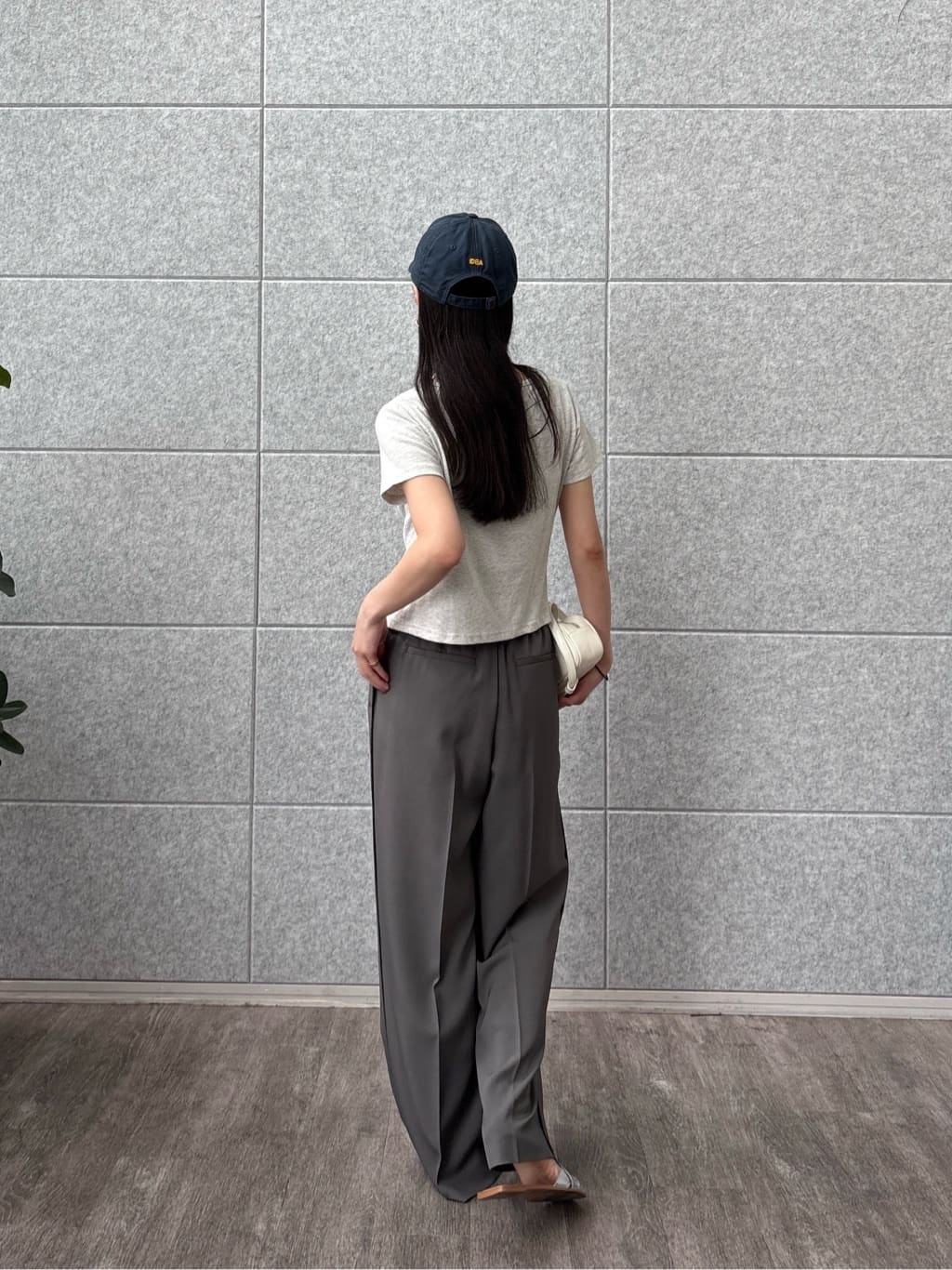 ひなさんの「INDIVI｜ドレープクロップドカットソー」を使ったコーディネート