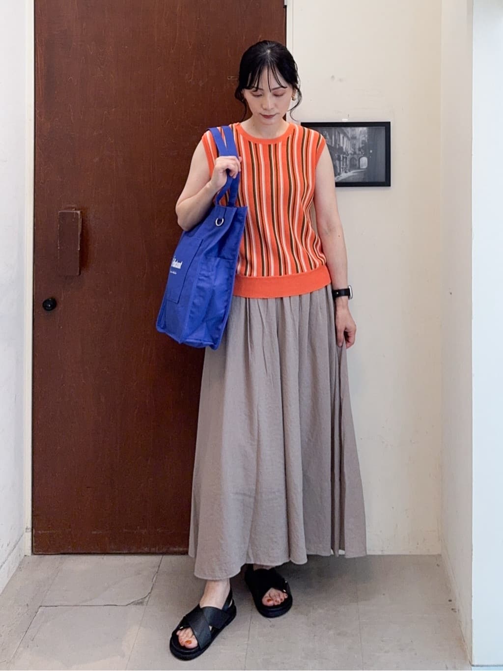 𝐇𝐢𝐫𝐨𝐦𝐢さんの「SHOO･LA･RUE｜【洗える】マルチストライプが印象的 ノースリーブニット」を使ったコーディネート