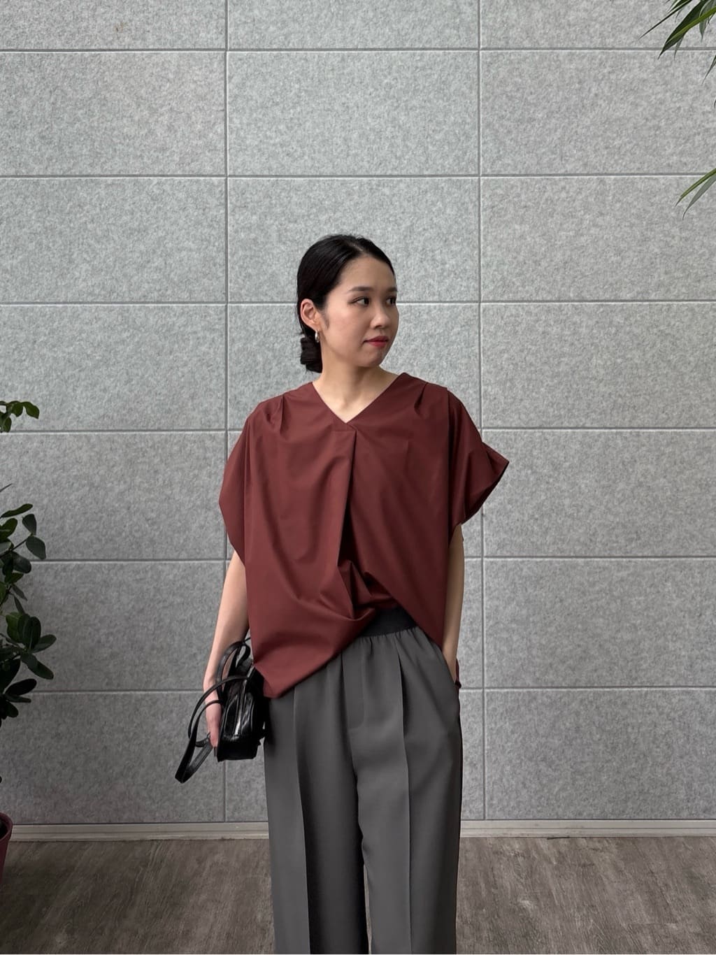 ひなさんの「INDIVI｜スリーブレスタックブラウス」を使ったコーディネート
