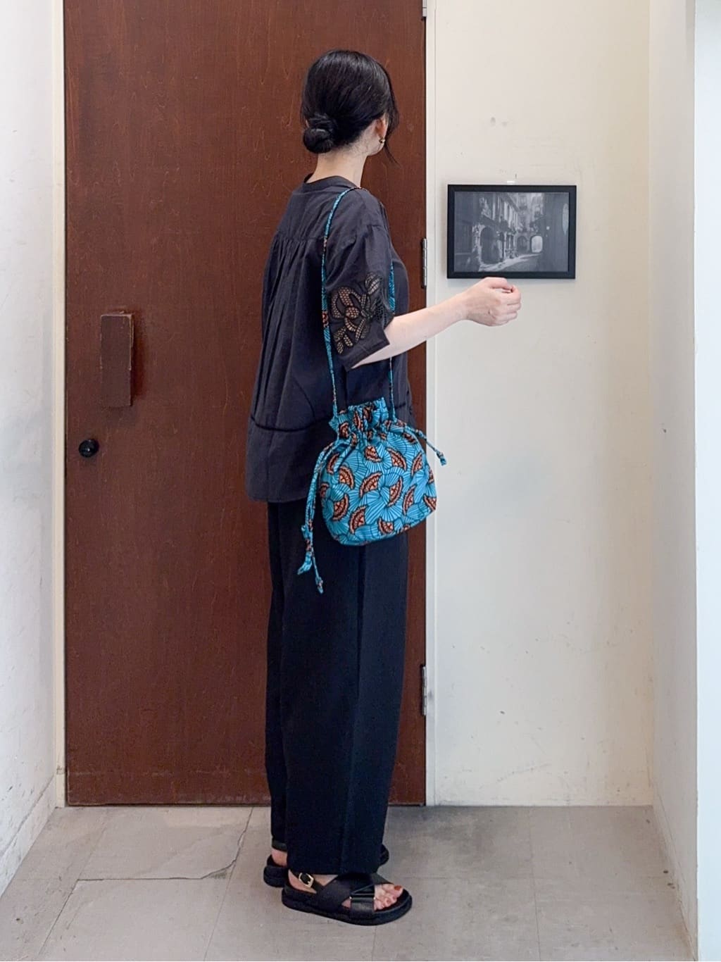 𝐇𝐢𝐫𝐨𝐦𝐢さんの「SHOO･LA･RUE｜【S-LL/6分袖】レースデザインで華やか見え お袖刺繍ブラウス」を使ったコーディネート