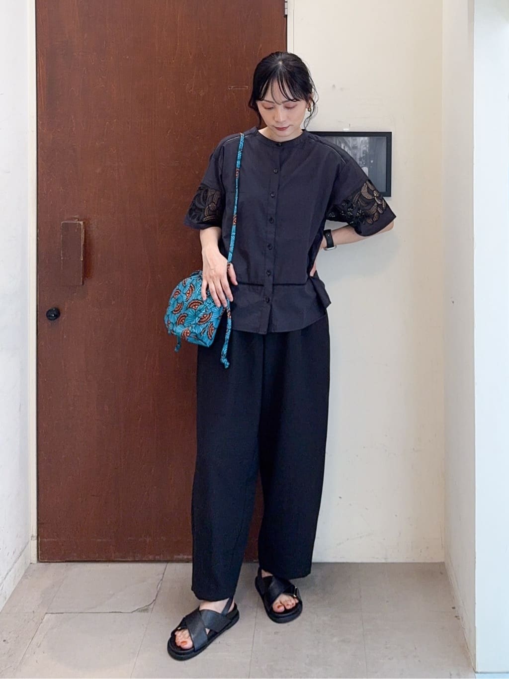 𝐇𝐢𝐫𝐨𝐦𝐢さんの「SHOO･LA･RUE｜【S-LL/6分袖】レースデザインで華やか見え お袖刺繍ブラウス」を使ったコーディネート