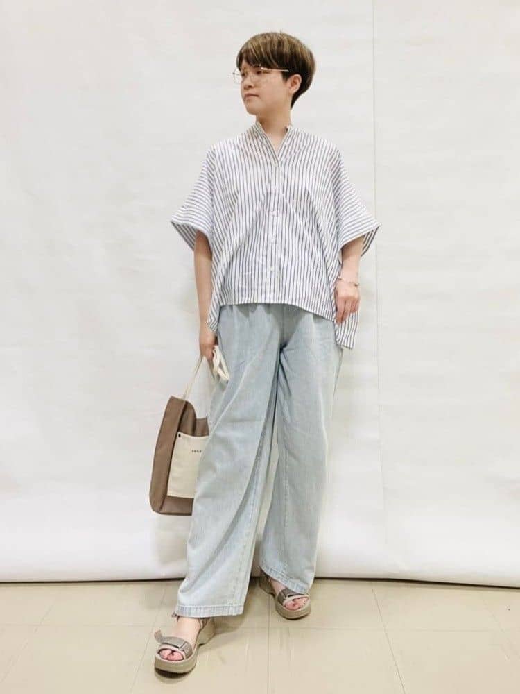 なっちゃんさんの「SHOO･LA･RUE｜暑い夏も軽やかに デニムイージーワイドパンツ」を使ったコーディネート