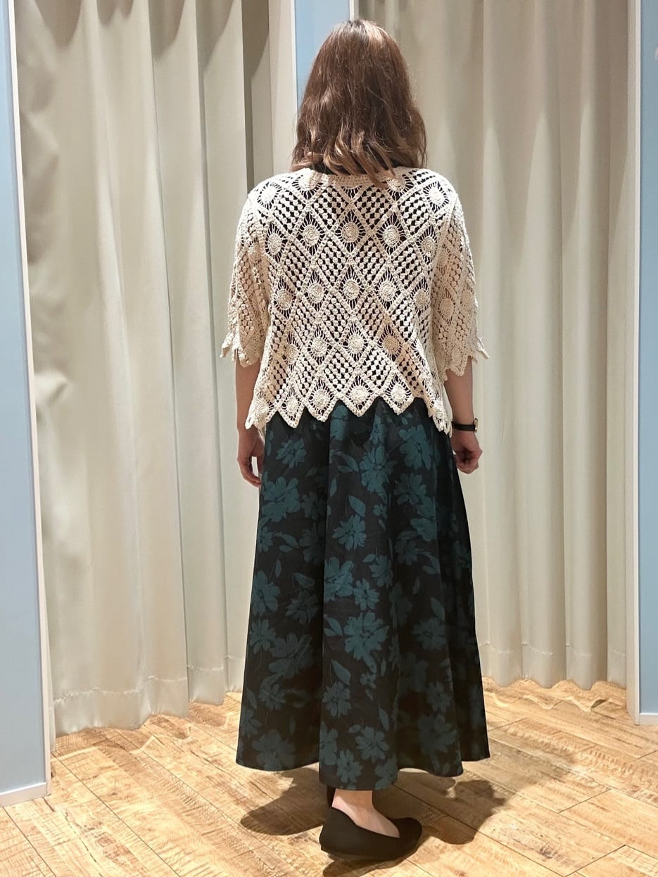 Hikaさんの「SHOO･LA･RUE｜【洗える/S-LL/ひんやり】さらりと好印象　総針フレンチスリーブニット」を使ったコーディネート