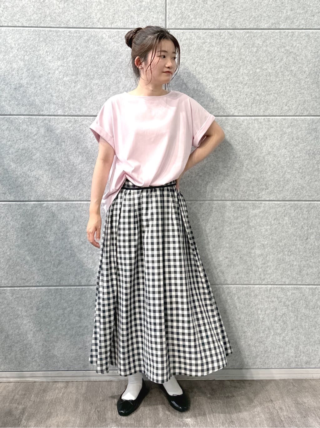 Harunaさんの「Dessin｜【二の腕カバー／UVカット】ロールアップスリーブ裾ギャザーカットソー」を使ったコーディネート