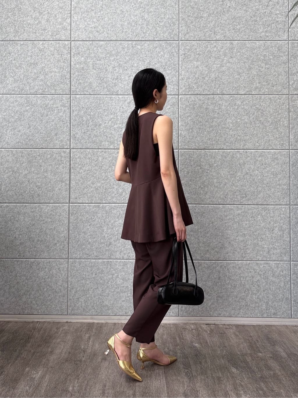 ひなさんの「INDIVI｜Comfy SET UP｜イージーテーパードパンツ【セットアップ対応／通勤/カセット服】」を使ったコーディネート
