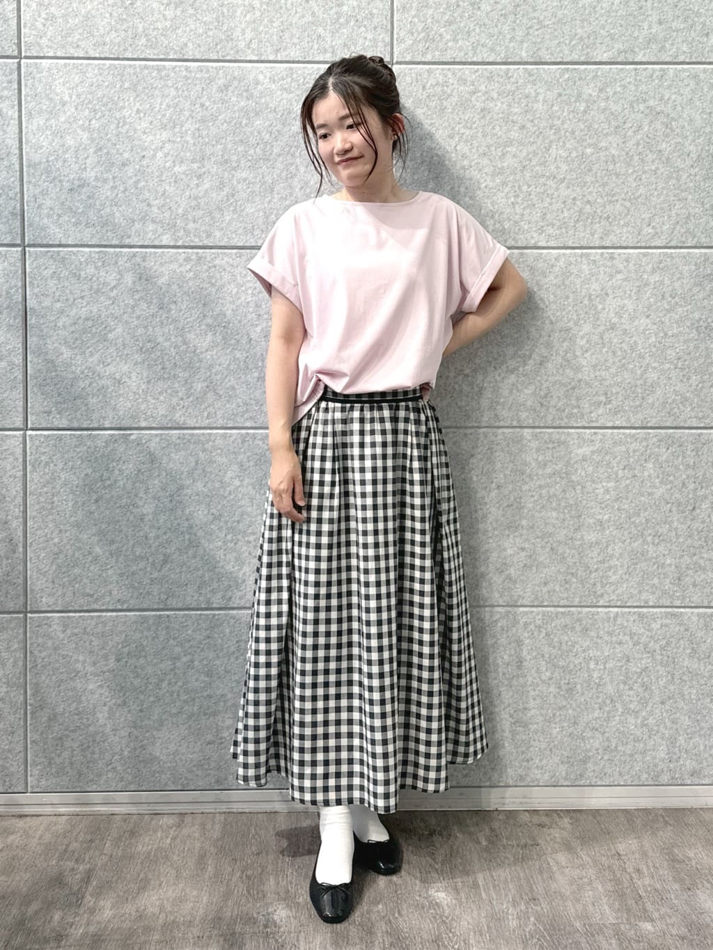 Harunaさんの「Dessin｜【二の腕カバー／UVカット】ロールアップスリーブ裾ギャザーカットソー」を使ったコーディネート