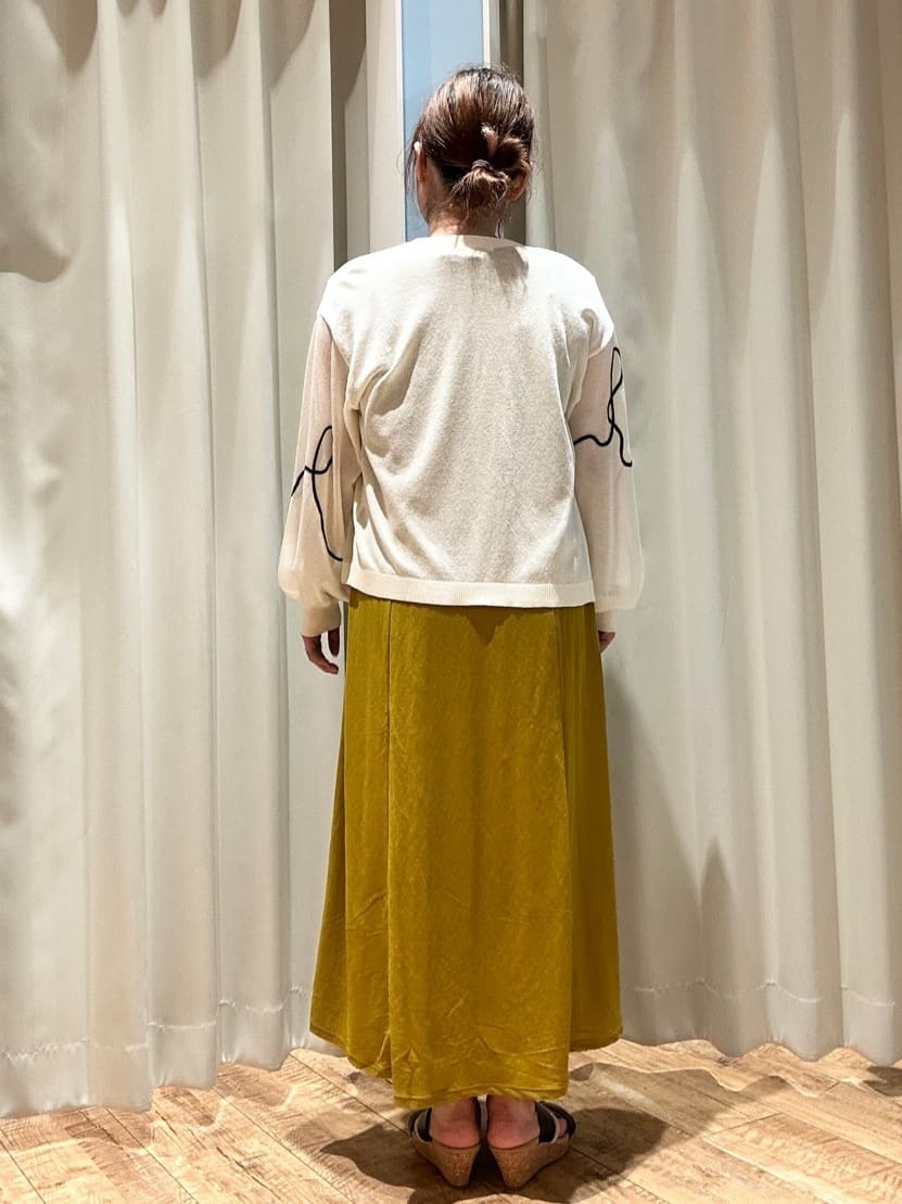 Hikaさんの「SHOO･LA･RUE｜ニュアンスデザインがこなれ見え 刺繍デザイン シアーカーディガン」を使ったコーディネート