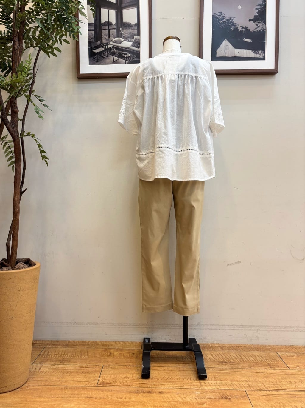 maiさんの「SHOO･LA･RUE｜【S-LL/6分袖】レースデザインで華やか見え お袖刺繍ブラウス」を使ったコーディネート
