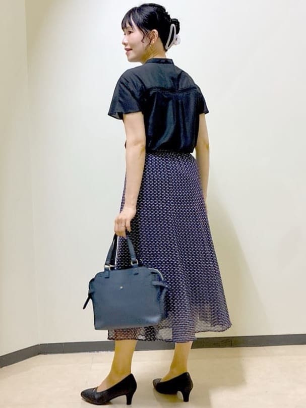  beni_gingerさんの「Reflect｜【WEB先行カラーあり／マシンウォッシュ可／ウエスト総ゴム】コツキ幾何柄ロングスカート」を使ったコーディネート
