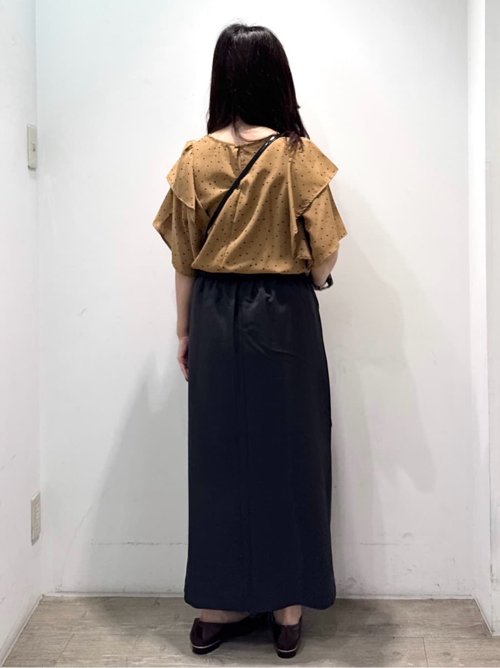 yuicciさんの「OPAQUE.CLIP｜ラメストライプイージーナロースカート／セットアップ可【洗濯機洗い可／防シワ／吸水速乾】」を使ったコーディネート