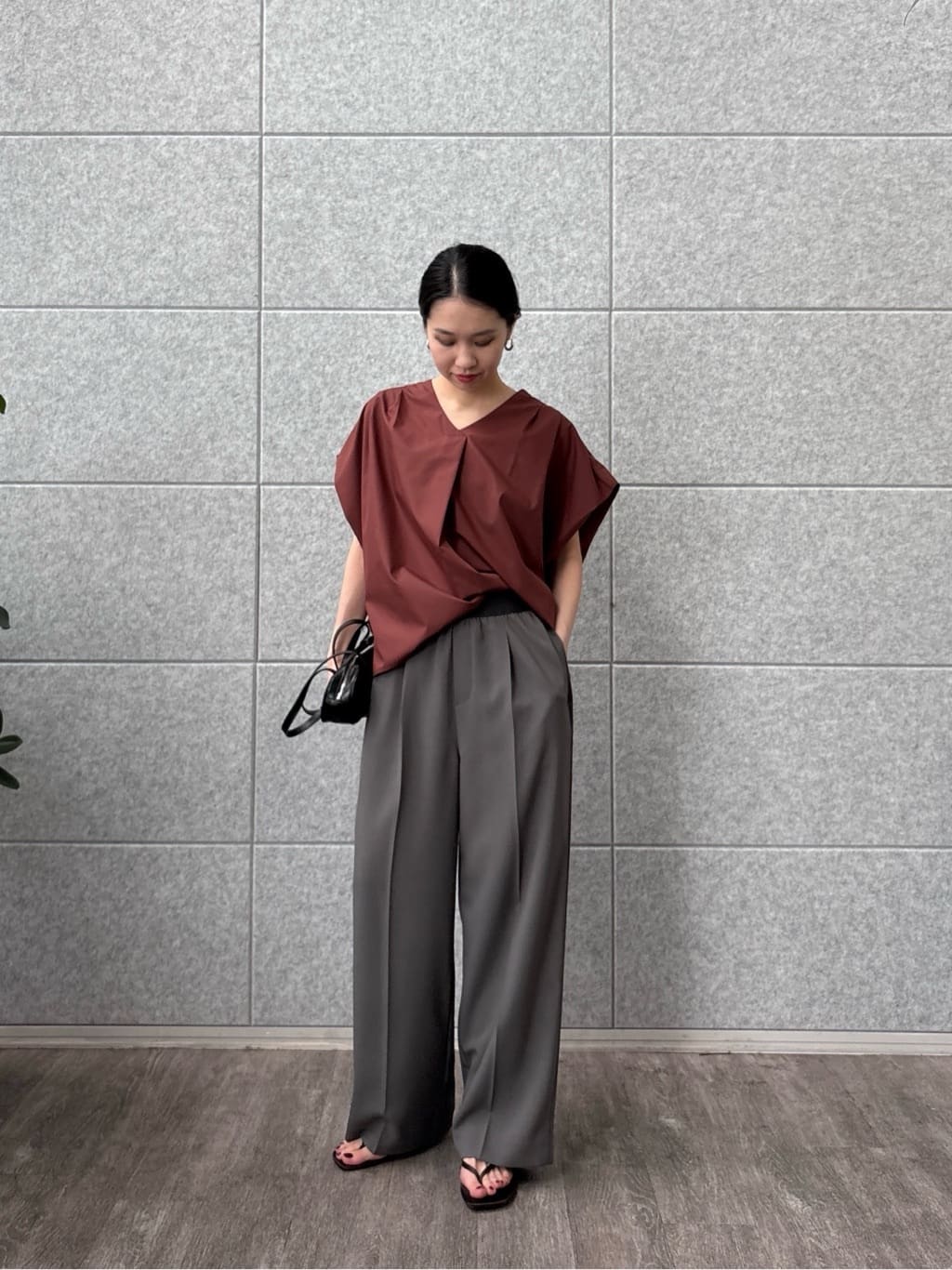ひなさんの「INDIVI｜スリーブレスタックブラウス」を使ったコーディネート