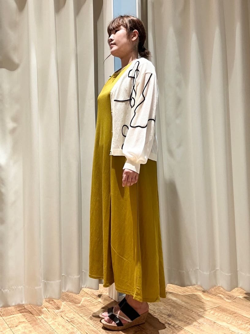 Hikaさんの「SHOO･LA･RUE｜ニュアンスデザインがこなれ見え 刺繍デザイン シアーカーディガン」を使ったコーディネート