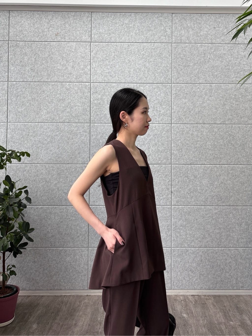 ひなさんの「INDIVI｜Comfy SET UP｜イージーテーパードパンツ【セットアップ対応／通勤/カセット服】」を使ったコーディネート