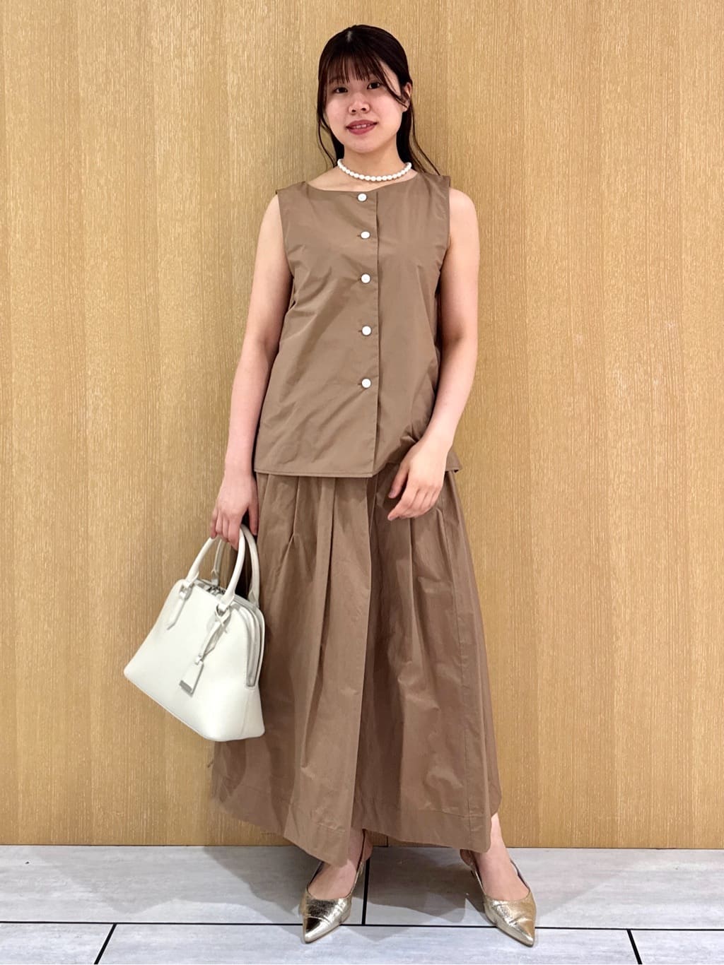 nanaさんの「UNTITLED｜【2WAY/セットアップ可/ノースリーブ/前ボタン】ファブリカブラウス」を使ったコーディネート