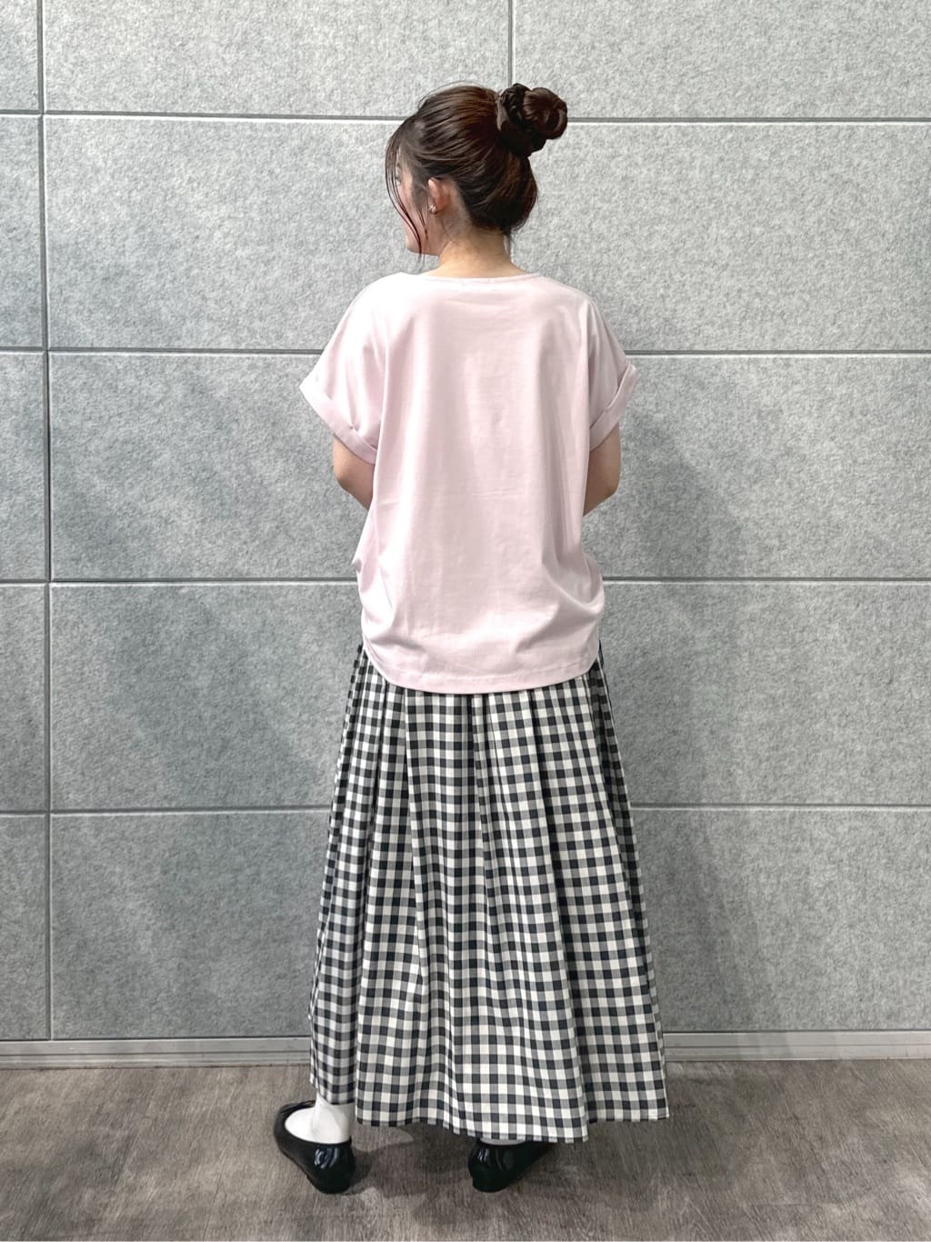 Harunaさんの「Dessin｜【二の腕カバー／UVカット】ロールアップスリーブ裾ギャザーカットソー」を使ったコーディネート