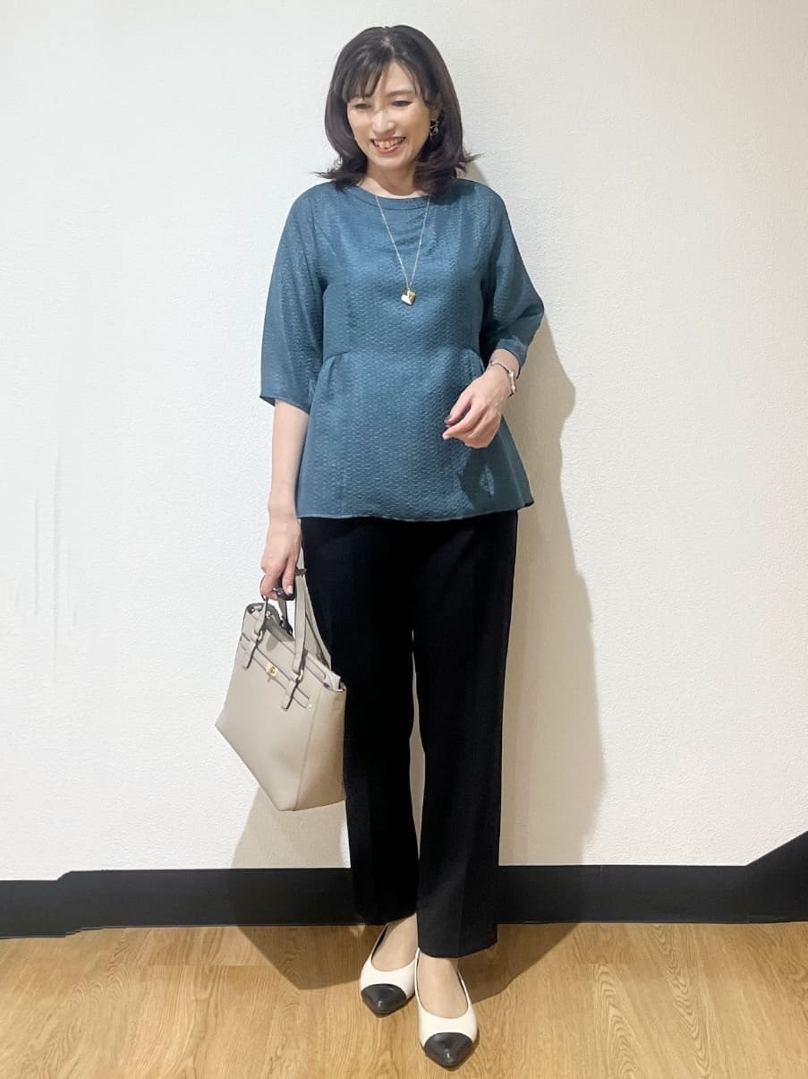 ayaさんの「Reflect｜【すっきり見え！長め丈】ペプラムデザインシアーブラウス」を使ったコーディネート
