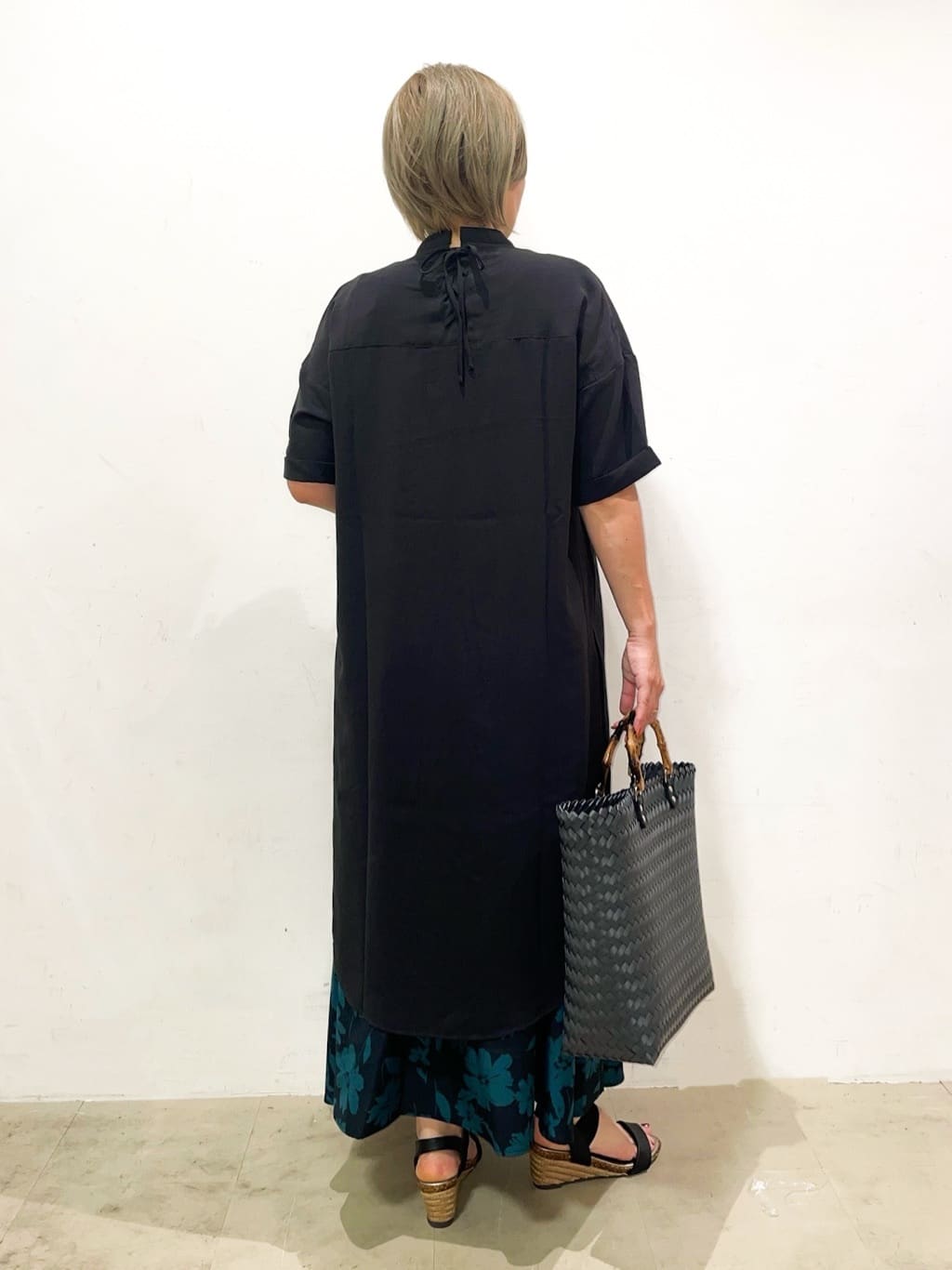 Ricoさんの「SHOO･LA･RUE｜【S-LL/洗濯後しわになりにくい/体型カバー】後ろ姿もサマになる バックレースアップチュニック」を使ったコーディネート
