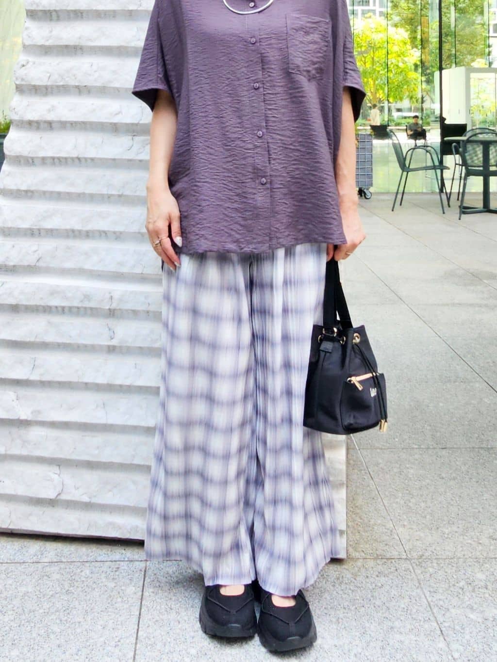 ゆゆさんの「SHOO･LA･RUE｜【洗える/S-LL/5分袖】1枚でも羽織としても。さらさらドレープシャツ」を使ったコーディネート