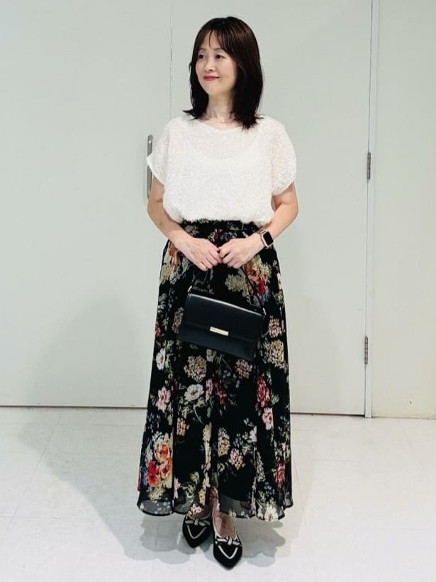 makiさんの「UNTITLED｜【セットアップ可/洗える】フェザーフレンチスリーブブラウス」を使ったコーディネート