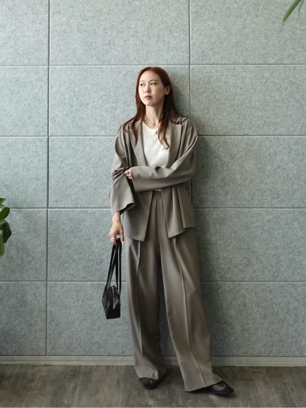 mitsukiさんの「INDIVI｜Comfy SET UP｜イージーストレートワイドパンツ【セットアップ対応／通勤/カセット服】」を使ったコーディネート