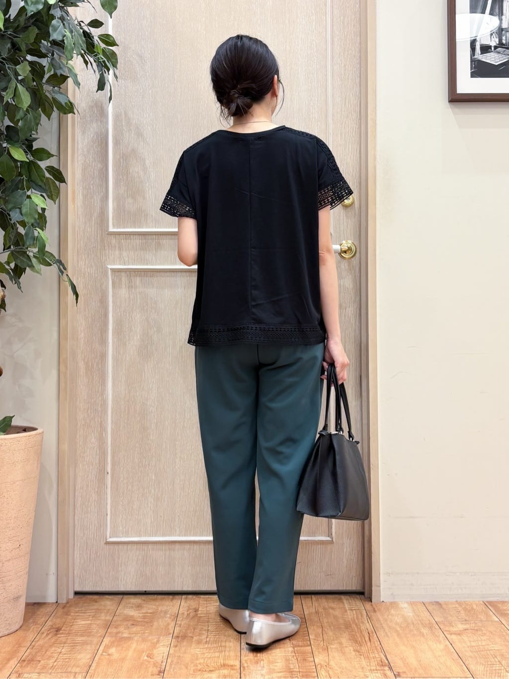 なみさんの「SHOO･LA･RUE｜【S-LL/ひんやり】インせず決まる 楽してきれいなレース付きトップス」を使ったコーディネート